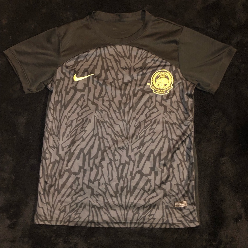 Nike Malaysia Black & Yellow Geometric Graphic Soccer jersey